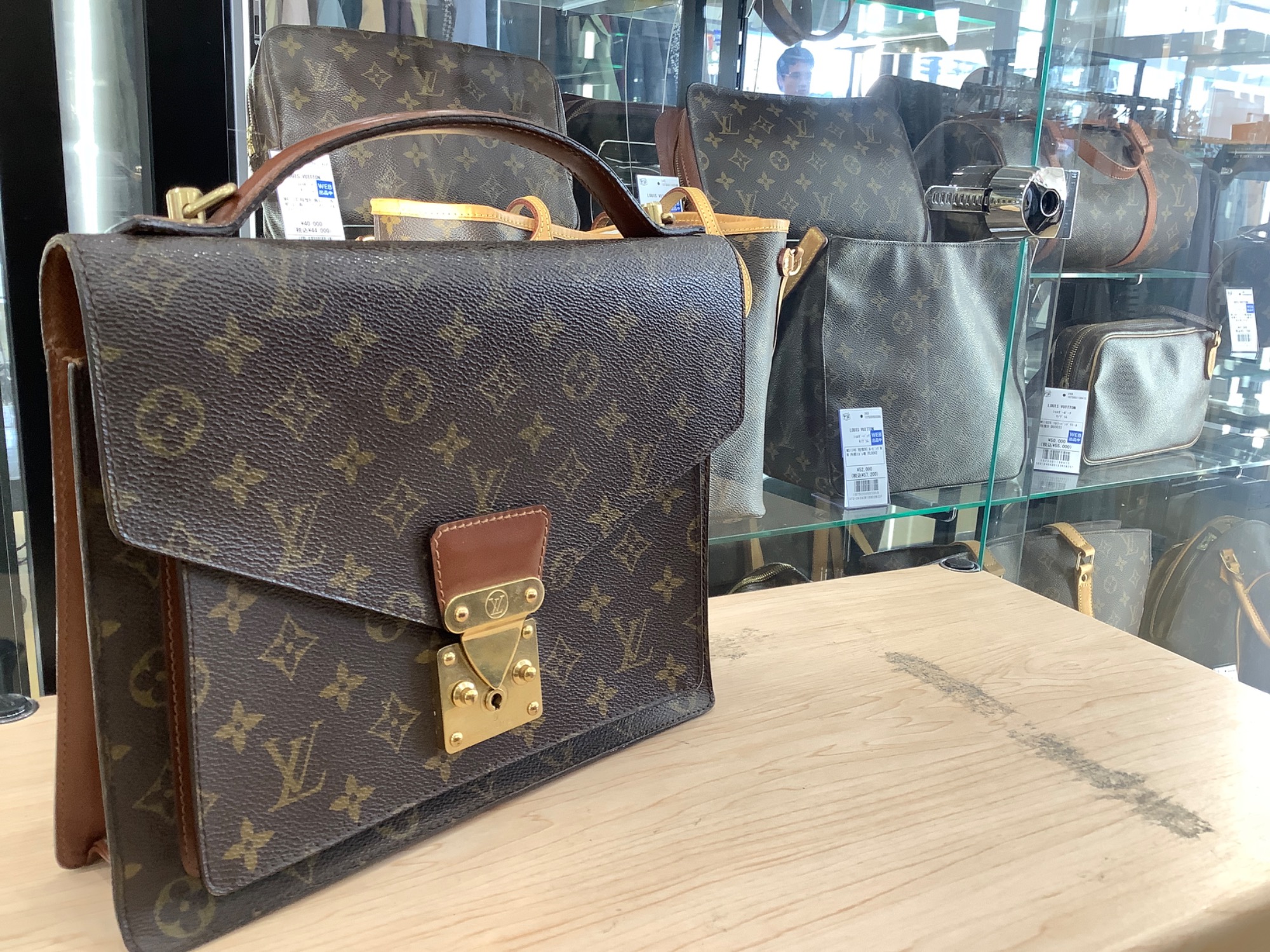 LOUIS VUITTON　ルイヴィトン　モノグラム　モンソー　ハンドバッグ ルイヴィトン モンソーモノグラムハンドバッグ