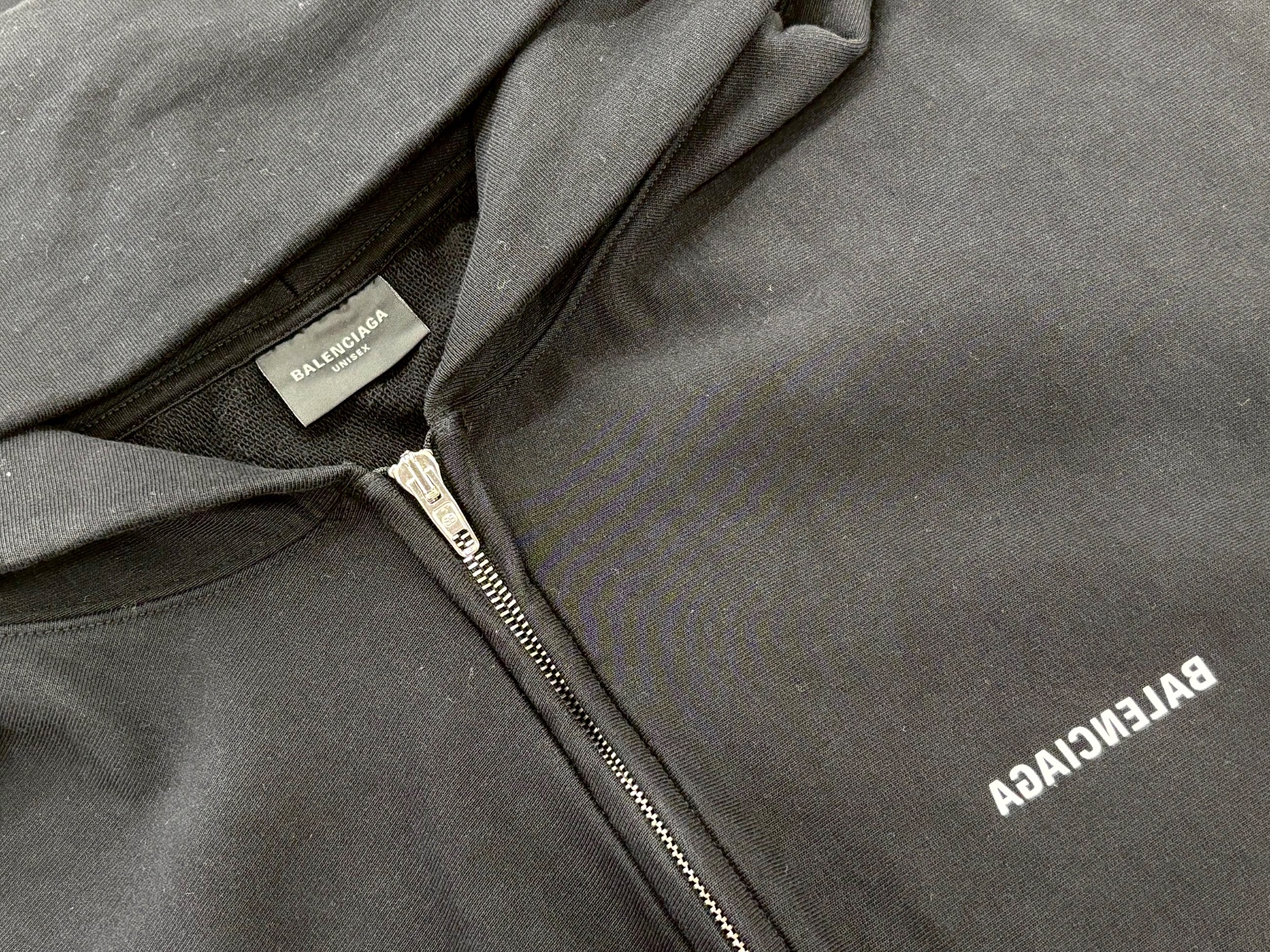 BALENCIAGA (バレンシアガ) ミラーロゴジップパーカー入荷いたしました