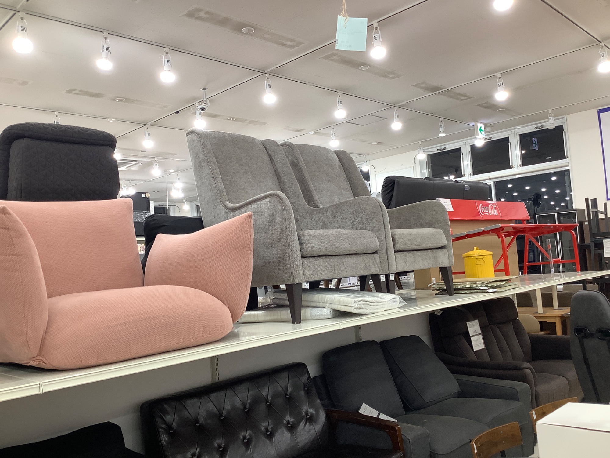 カリモク60 2人掛けソファー Kチェア 入荷いたしました！｜2025