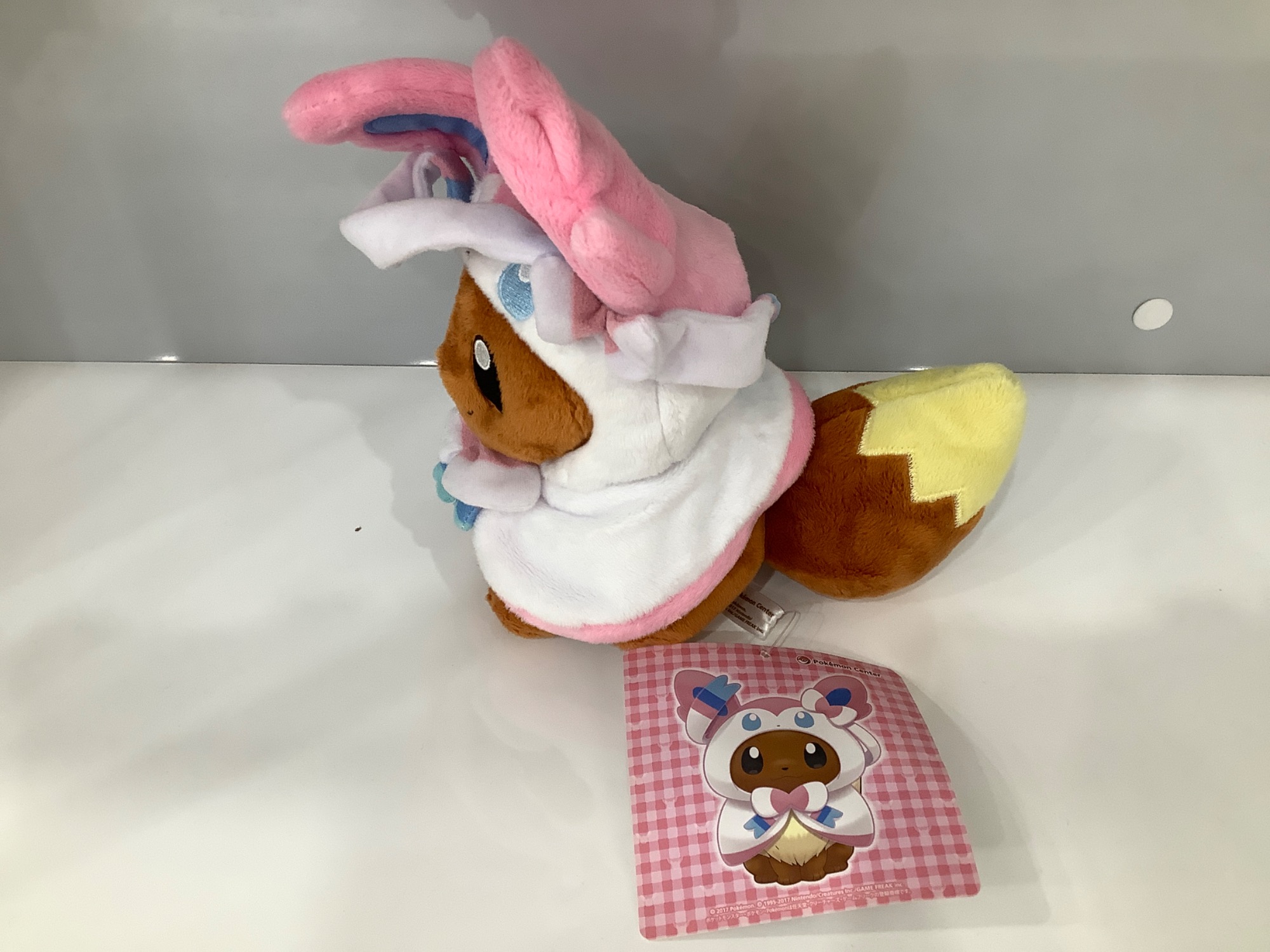 【新品】 ポケモンセンター イーブイ ポンチョシリーズ ニンフィア ぬいぐるみ ポケモンセンター】イーブイポンチョシリーズ ニンフィア