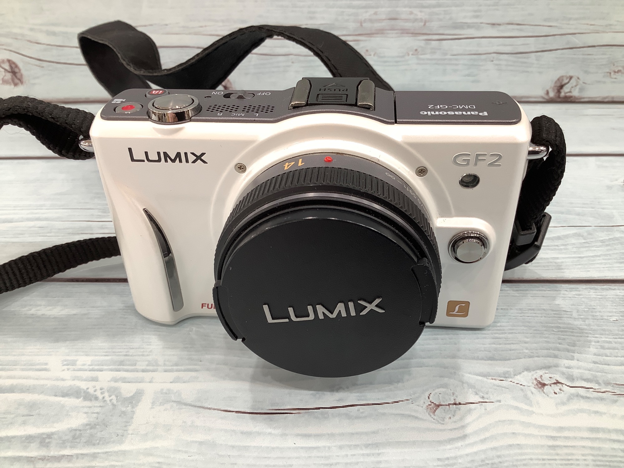 Panasonic（パナソニック）ミラーレス一眼カメラ DMC-GF2 入荷いたし