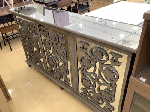 家具のキャビネット