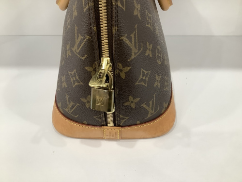 バッグのモノグラム