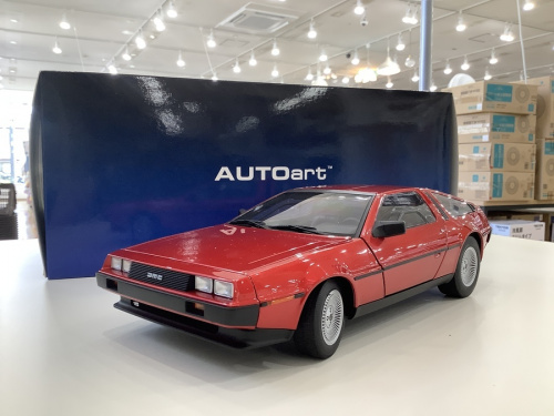 ミニカーのDELOREAN