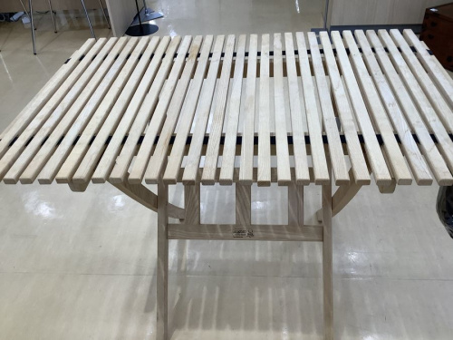 アウトドア用品のバンジーンロールトップテーブル