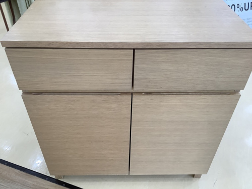 家具の木製キャビネット