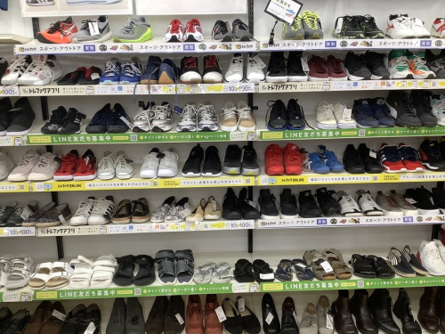 靴のスニーカー