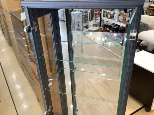 中古家具のコレクションケース
