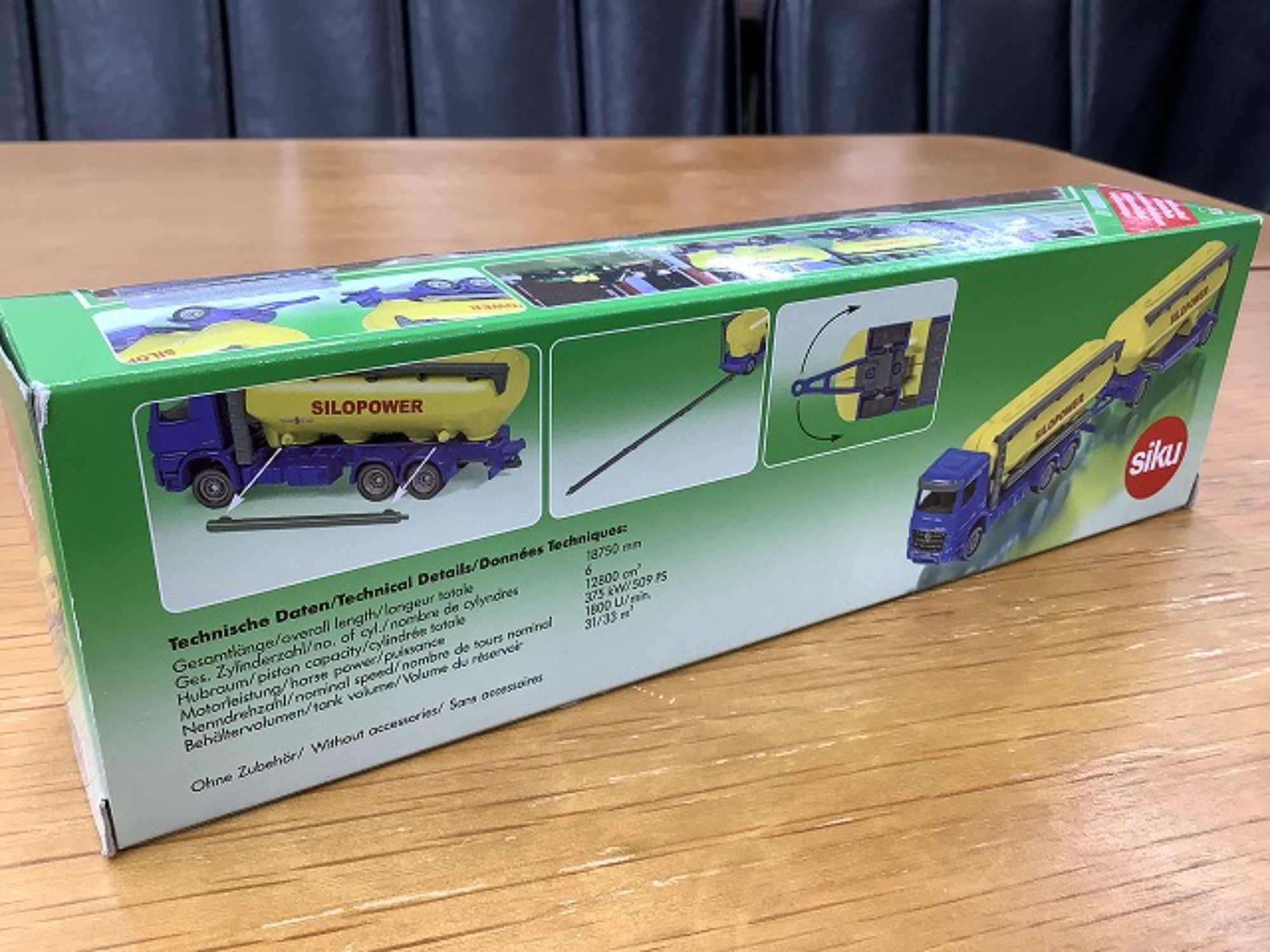 ボーネルンド取り扱いのSIKU（ジク）のミニカーを大量展示中です