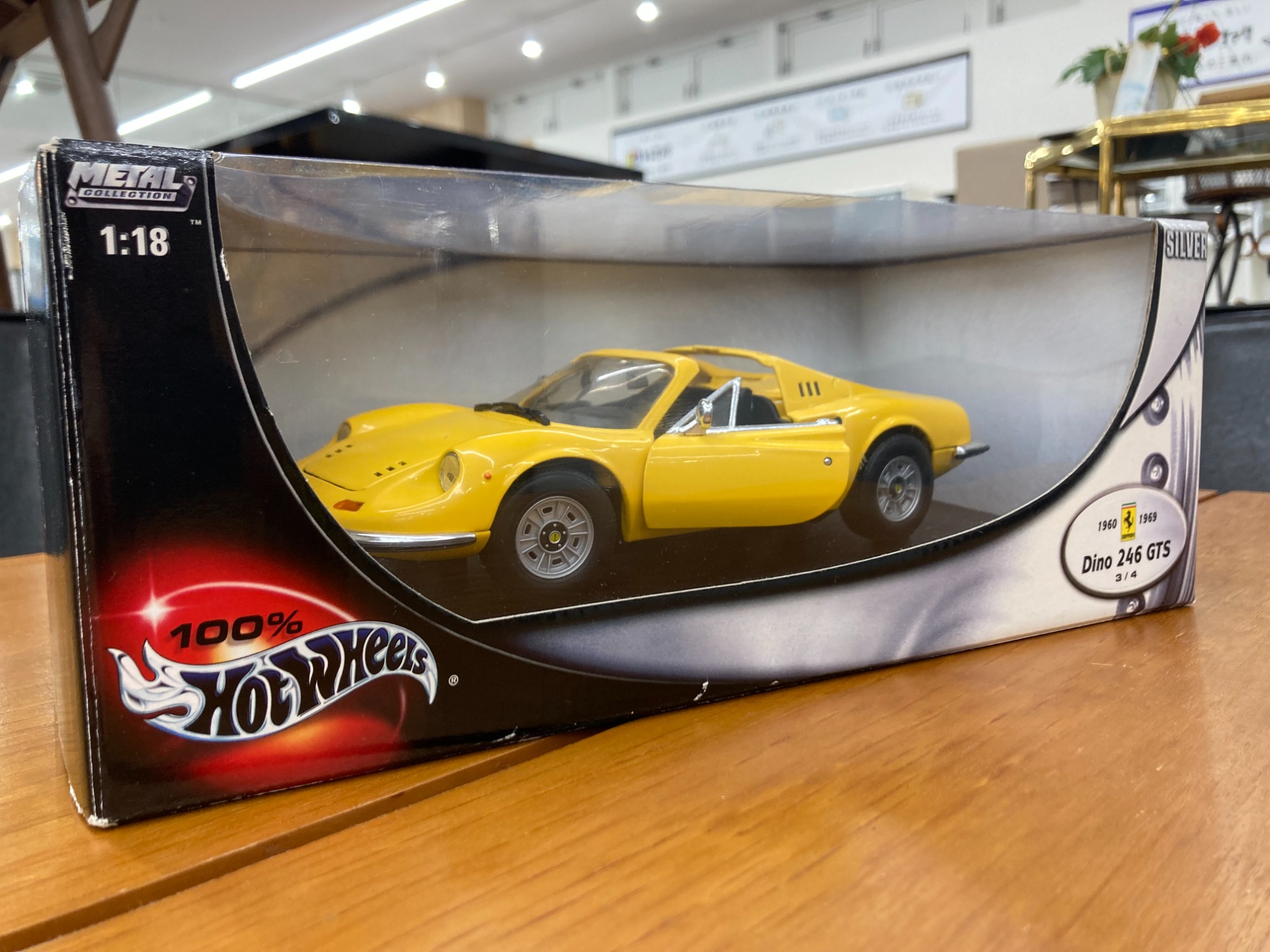 当店自慢のモデルカー HOTWHEELS Dino 246 GTSをご紹介いたします