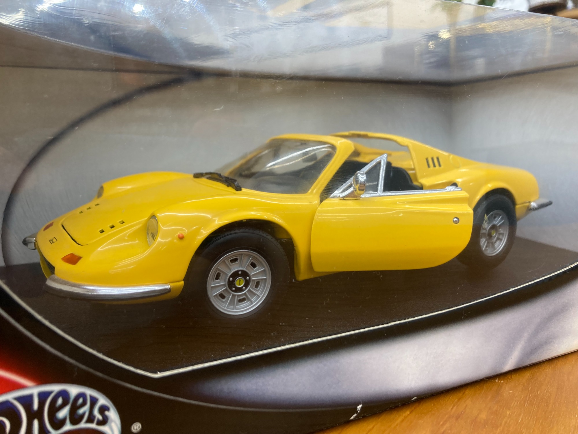 当店自慢のモデルカー HOTWHEELS Dino 246 GTSをご紹介いたします