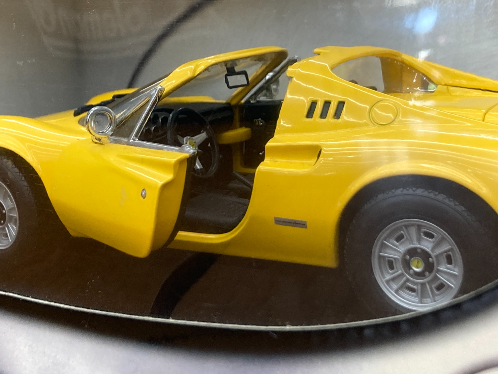 当店自慢のモデルカー HOTWHEELS Dino 246 GTSをご紹介いたします