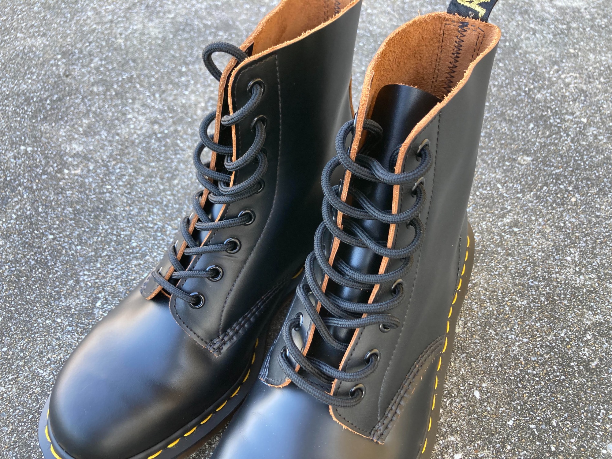 Dr.Martens（ドクターマーチン）MIE 1460 8ホールブーツが入荷