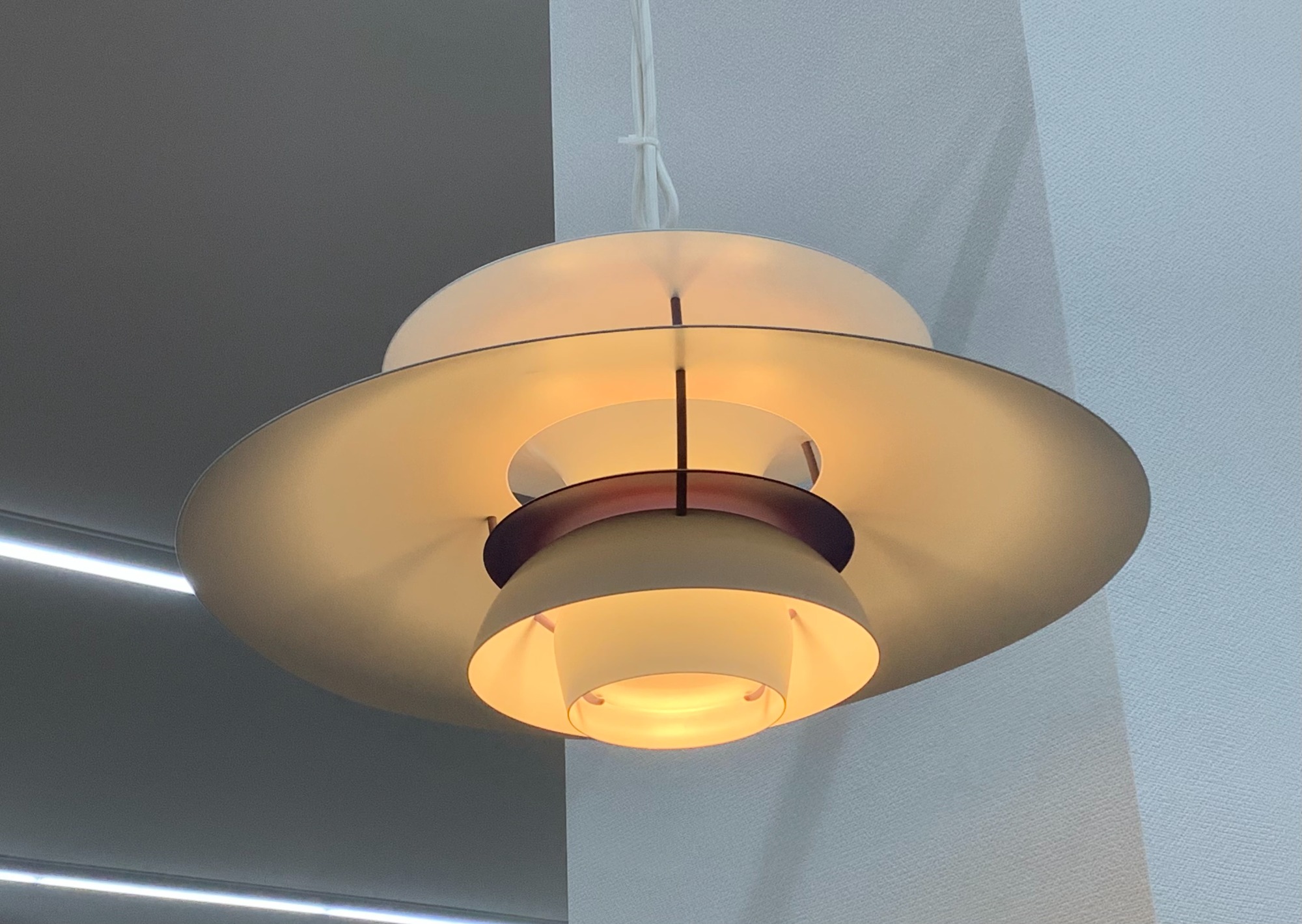 Louis Poulsen（ルイスポールセン）のペンダントライトが入荷  