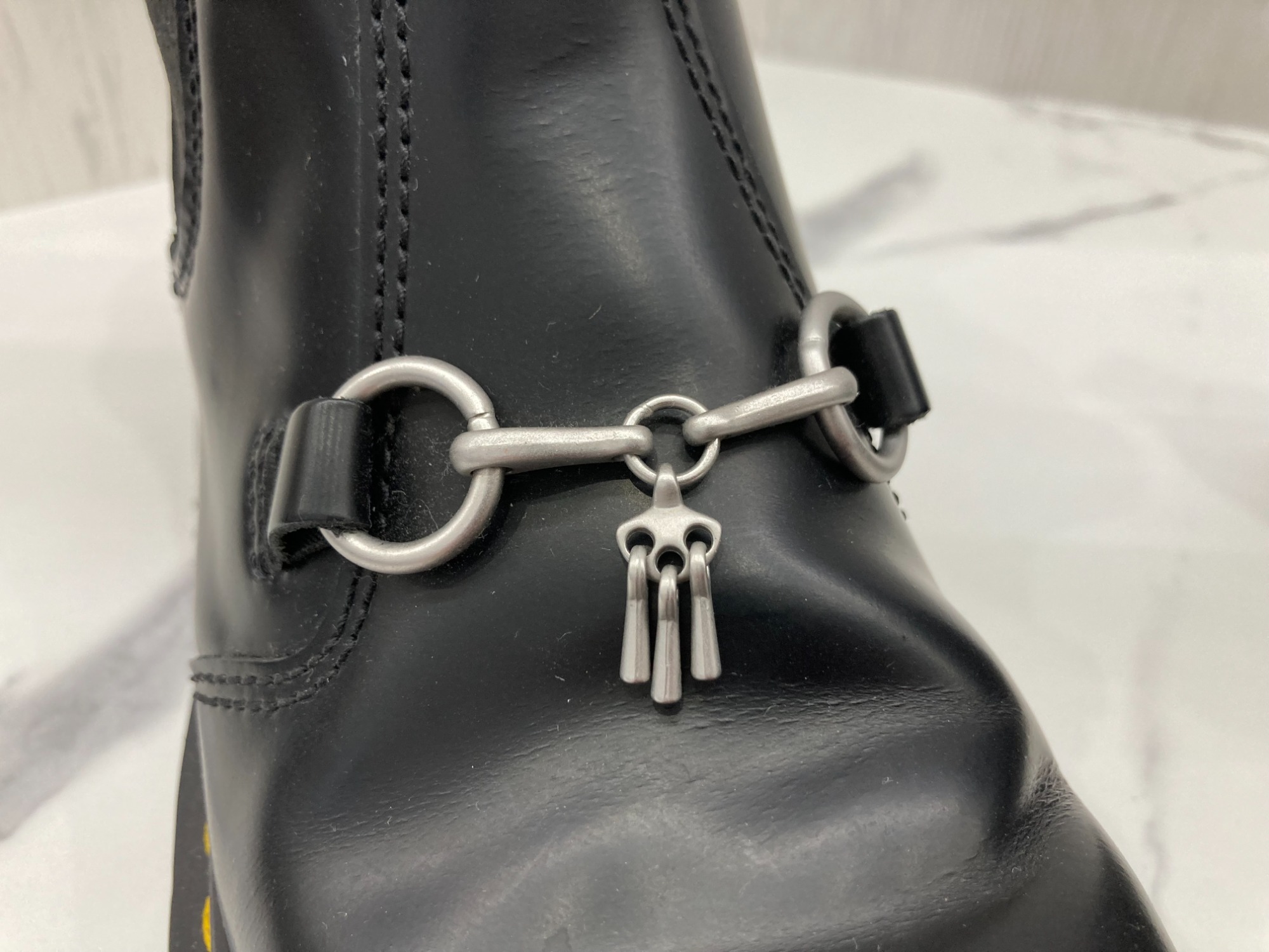 【美品】Dr.Martens 　SNAFFLE NEEDLES チェルシーブーツ 美品】Dr.Martens SNAFFLE NEEDLES チェルシーブーツ - メルカリ