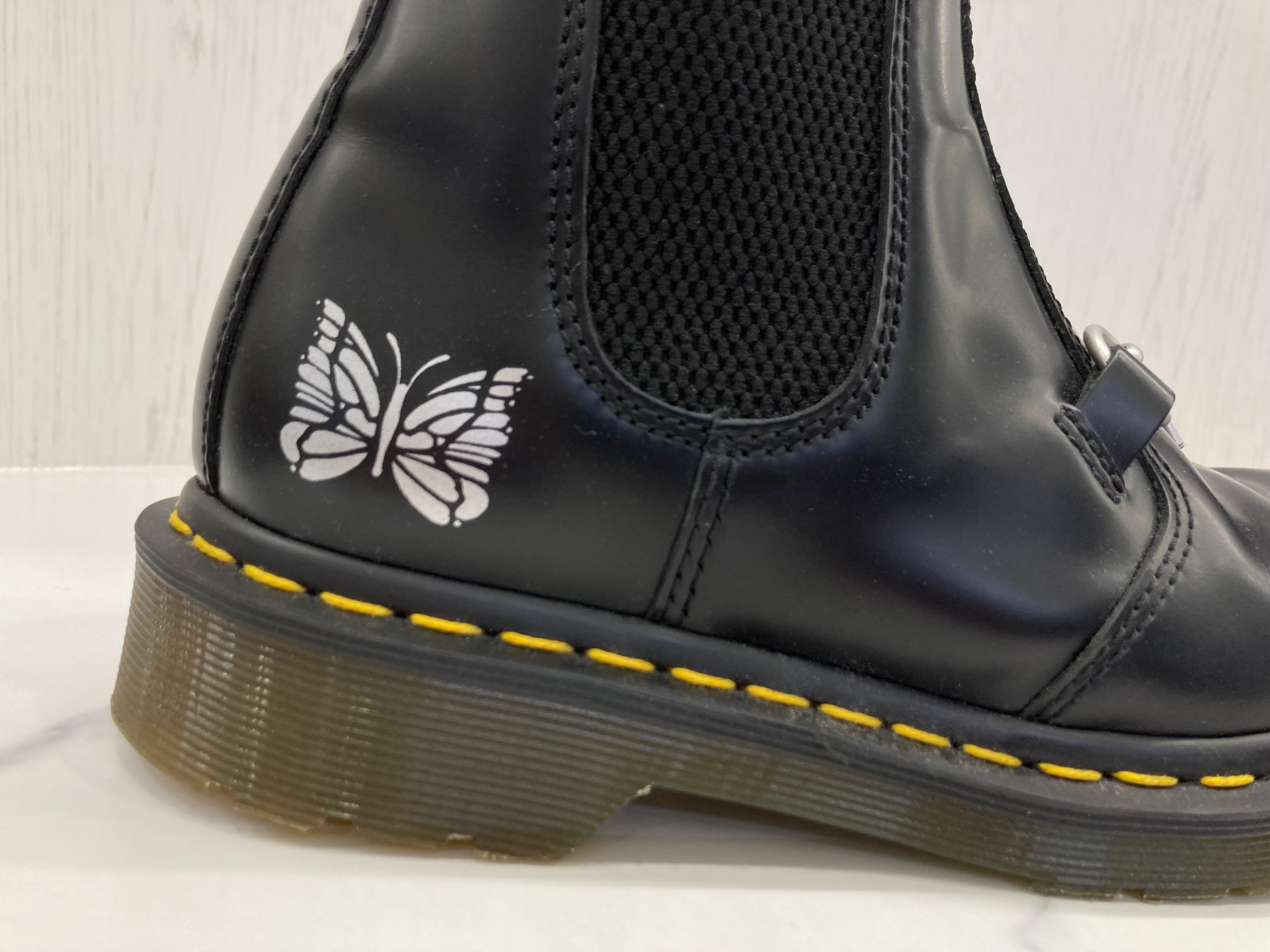 【美品】Dr.Martens 　SNAFFLE NEEDLES チェルシーブーツ 美品】Dr.Martens SNAFFLE NEEDLES チェルシーブーツ - メルカリ