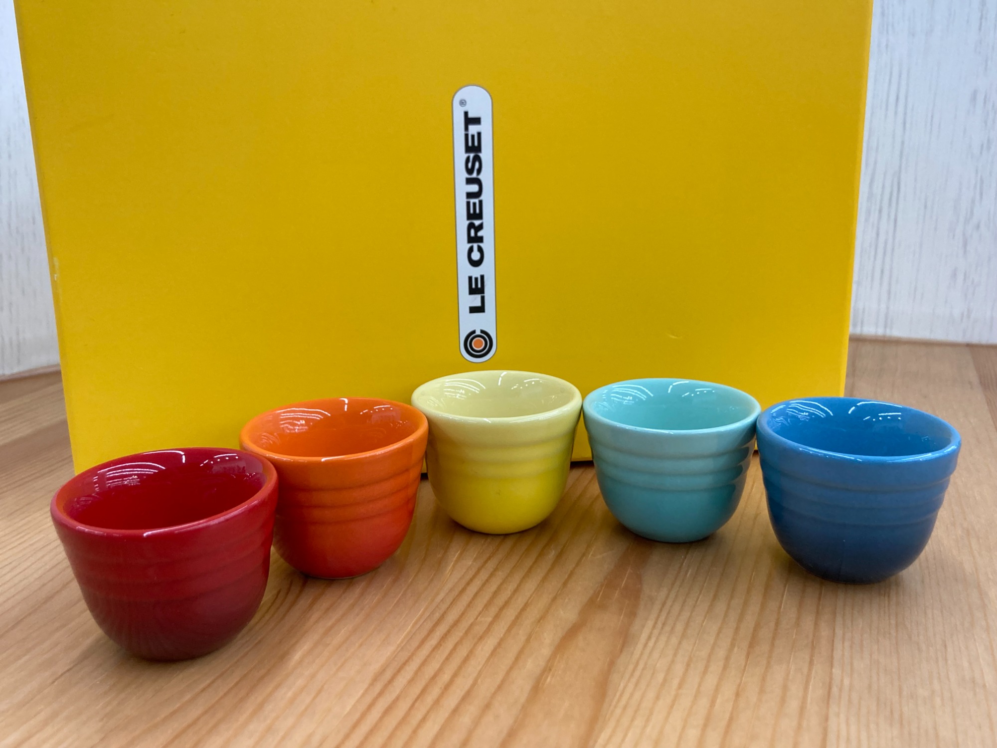 LE CREUSET(ル・クルーゼ)のSAKEセット レインボーをご紹介いたします