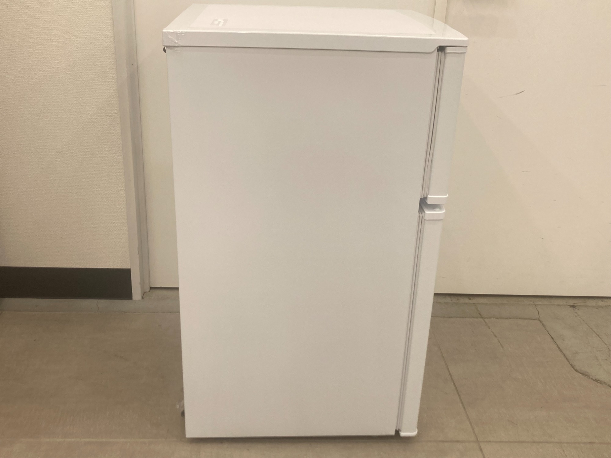 COMFEE' コンパクト冷蔵庫 90L 冷蔵室28L 冷凍室62L コンフィー(COMFEE') COMFEE' 冷蔵庫 90L 2ドア 右開き ブラック
