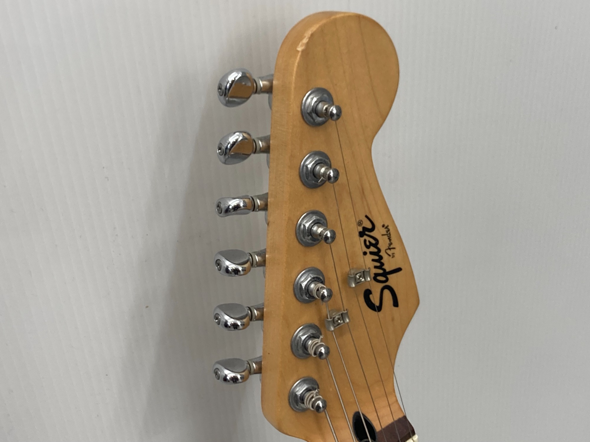 Squier by Fender（スクワイヤーバイフェンダー）Stratacoustic