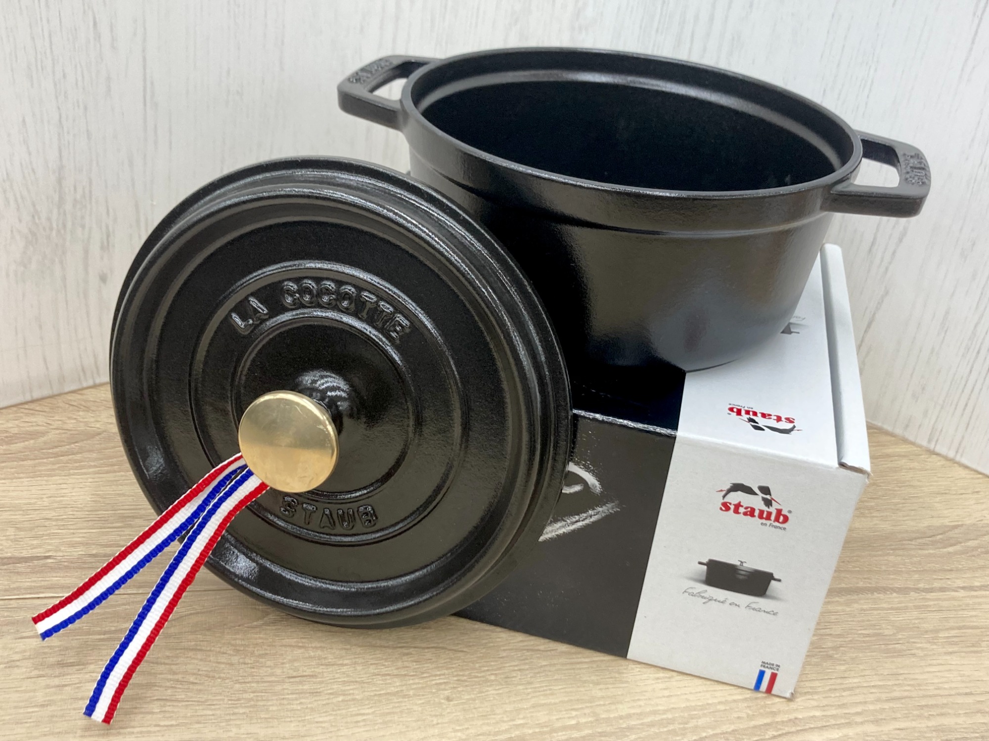 ストウブ　STAUB Cocotte Ronde 18cm ブラック Staub(ストウブ)のCOCOTTE RONDE 18CM 1.7Lをご紹介いたします