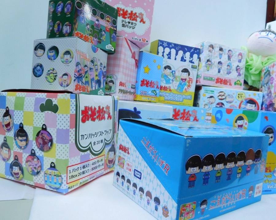 アニメ【おそ松さん】ストラップ・バッジ・マスコットなどBOXセット