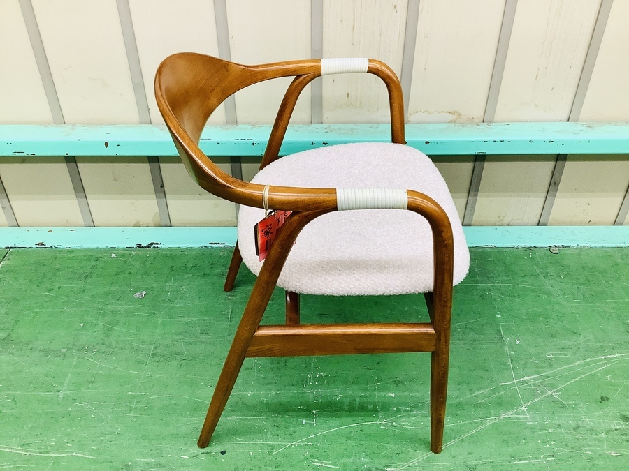 ホッと一息】飛騨産業（ヒダサンギョウ）アイガーアームチェア 入荷