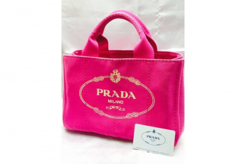 プラダのトートバッグ