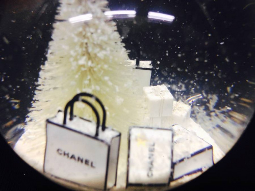CHANELのスノードーム