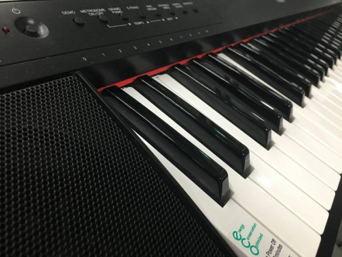 楽器の電子ピアノ
