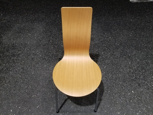 デスクのチェア