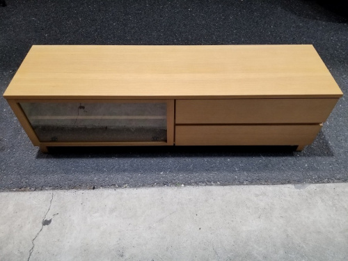 テーブルのチェア