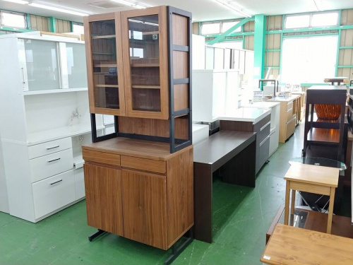 家具 リサイクルの食器棚　買取