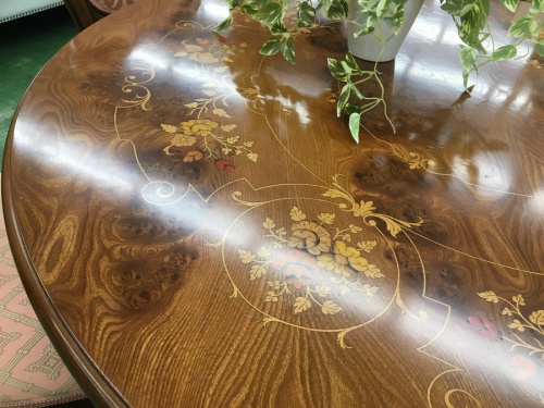 ダイニングセットのアンティーク調