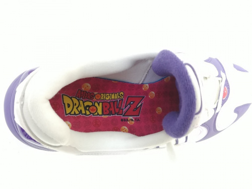 スニーカー　中古の衣類中古