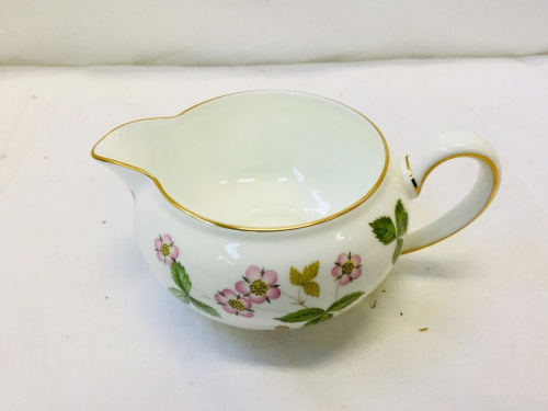 ワイルドストロベリーのWEDGWOOD