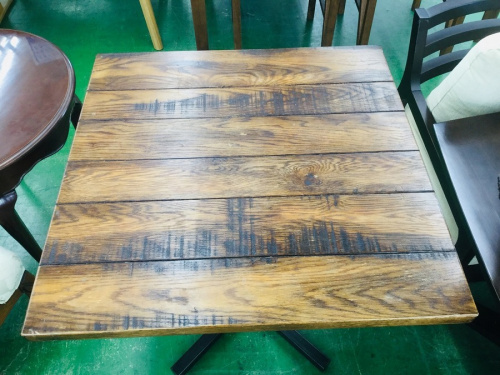 テーブルのカフェテーブル