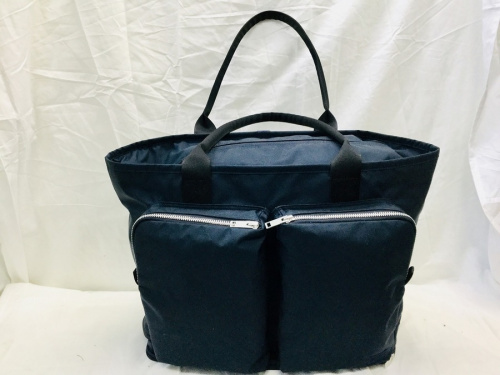 バッグのトートバッグ