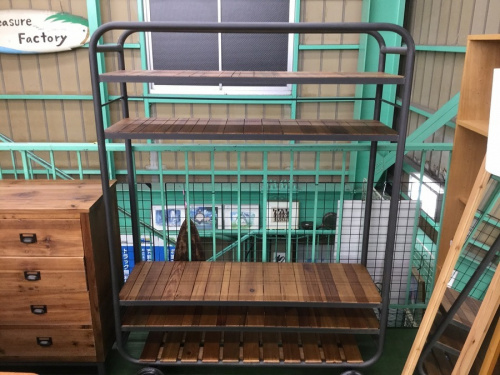 アンティークのテレビボード