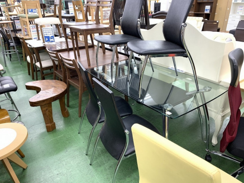 ダイニングセットのソファー