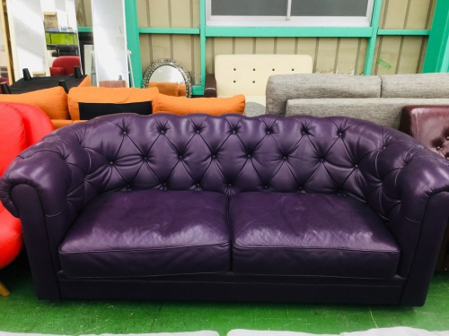 ソファーのチェスターフィールド　3人掛けソファー