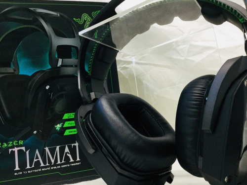 オーディオ機器のヘッドホン