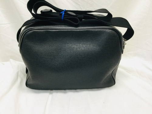 ショルダーバッグのLOUIS VUITTON