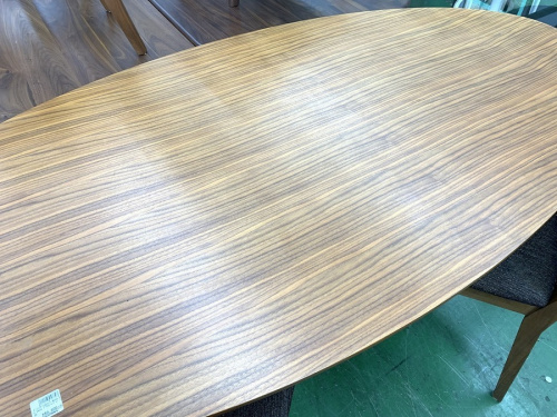 キッチンボードのソファ