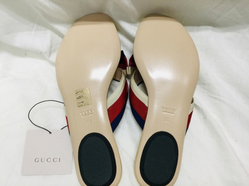 スタースタッズアンクルストラップサンダルのGUCCI