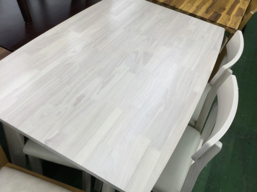 3枚扉食器棚のニトリ