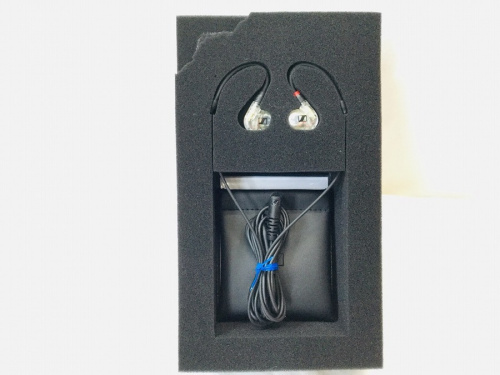 ヘッドホンのプロフェッショナルモニタリングイヤホン