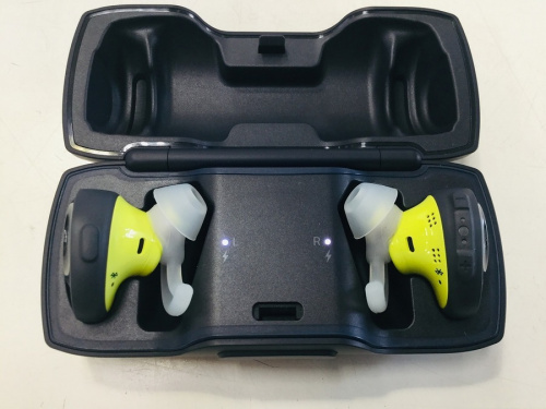 ヘッドホンのワイヤレスイヤホン