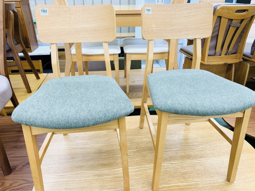 テーブルのダイニング3点セット