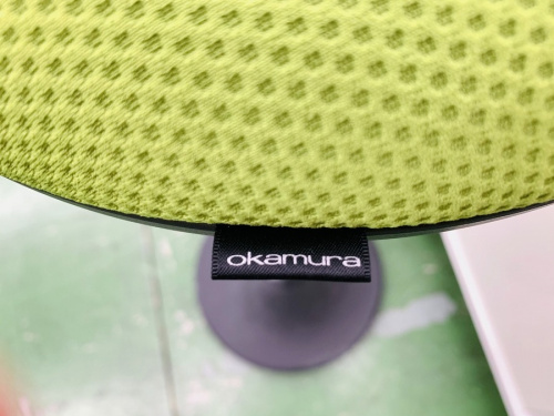 ｶｳﾝﾀｰﾁｪｱのOkamura