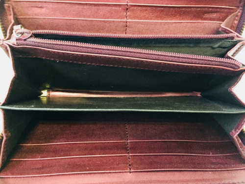 ラウンドファスナー長財布のGUCCI